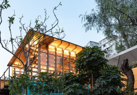 CUARTO EN EL AIRE / ROOM IN THE AIR